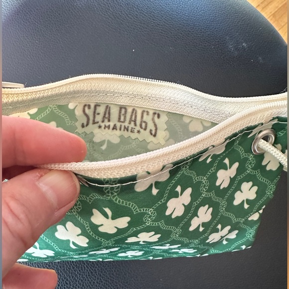 Sea Bags Lucky Shamrock Wristlet - Picture 3 of 5